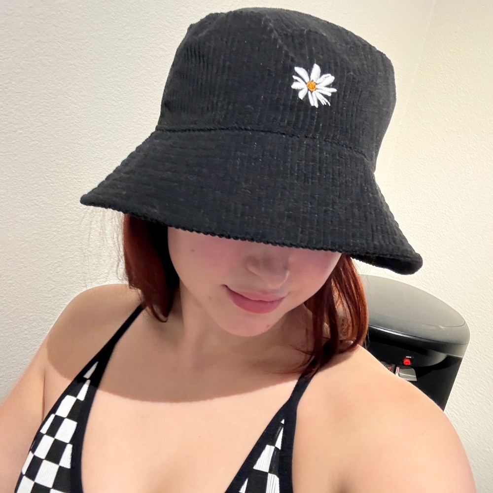 Black Bucket Hat with Daisy Embroidery